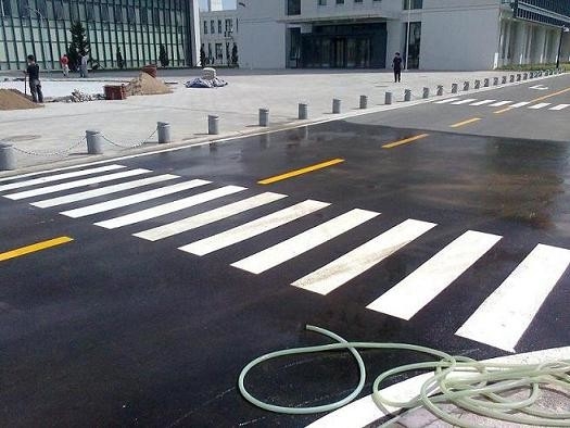 Farba oznakowania drogowego na bazie płynnego rozpuszczalnika Dobra adhezja Jeden składnik